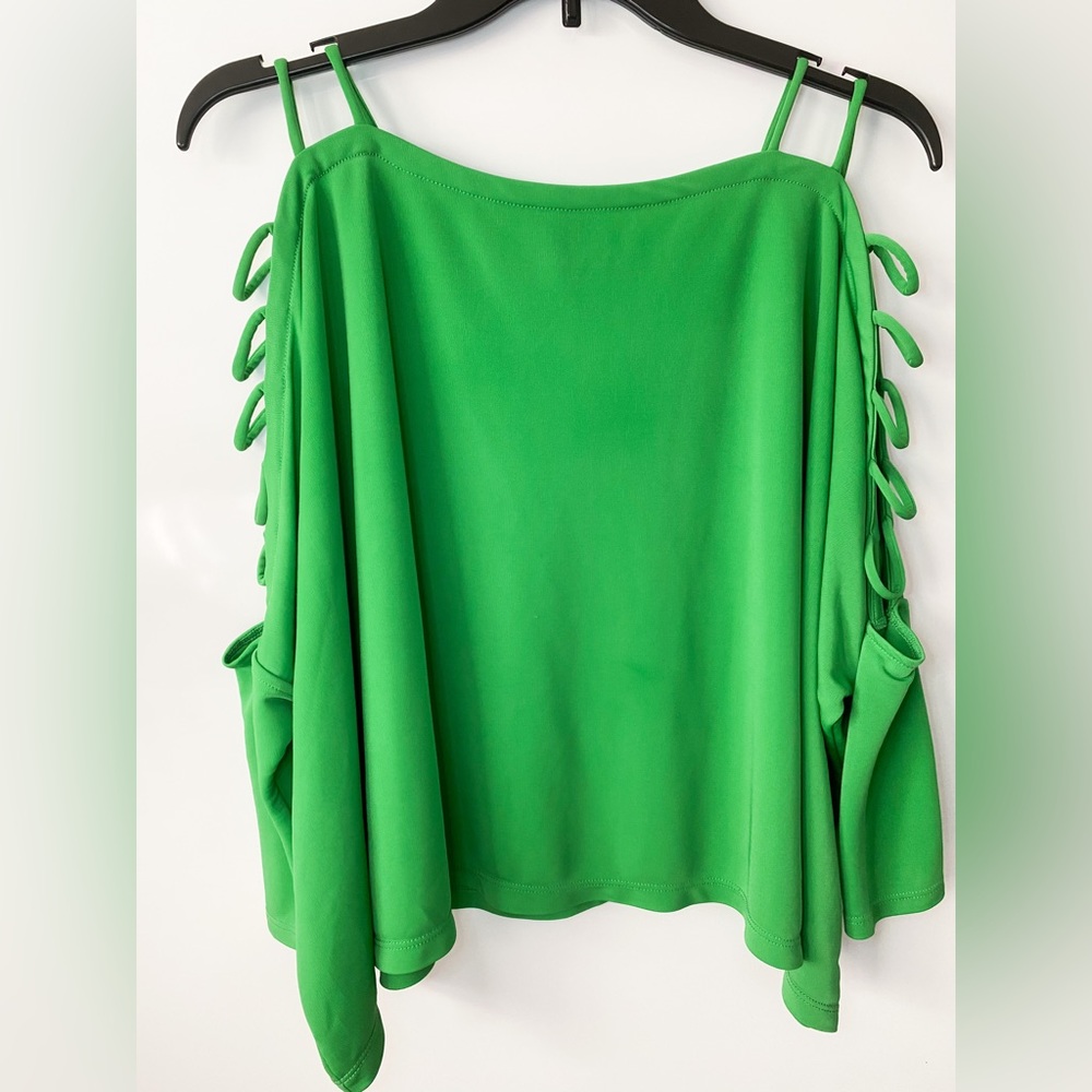 NWOT CARIBBEAN QUEEN BLOUSE SHIRT WITH CUTOUTS ON THE ARMS